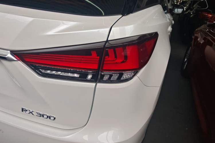 Used Lexus RX 2020 Revised Version 300 Two-Wheel Drive Elite Edition Exterior 3