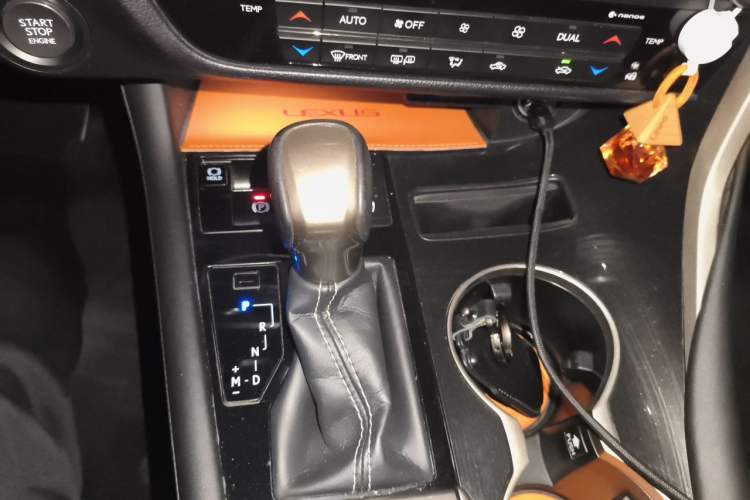 Used Lexus RX 2020 Revised Version 300 Two-Wheel Drive Elite Edition Gear Lever
