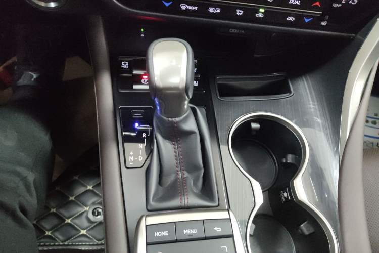 Used Lexus RX 2020 300 Two-Wheel Drive Comfort Edition China VI Standard Gear Lever