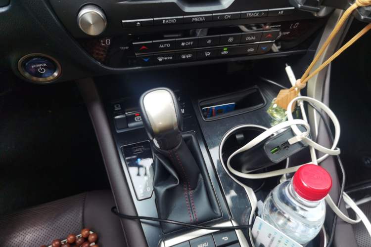Used Lexus RX 2020 450h Four-Wheel Drive Elegant Edition China VI Standard Gear Lever