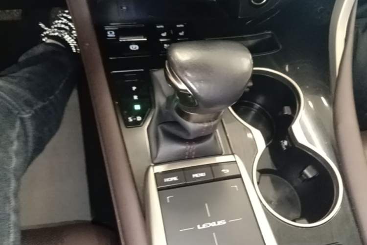 Used Lexus RX 2020 Revised Version 450hL Four-Wheel Drive Elegant Edition 7 Seats Gear Lever