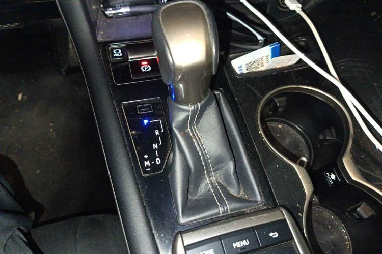 Used Lexus RX 2020 300 Two-Wheel Drive Elite Edition China VI Standard Gear Lever