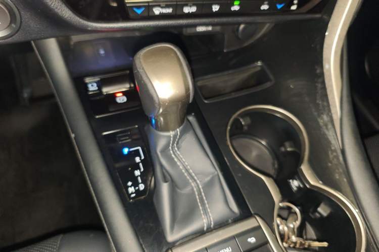 Used Lexus RX 2020 Facelifted 300 4x4 Elegant Edition Gear Lever