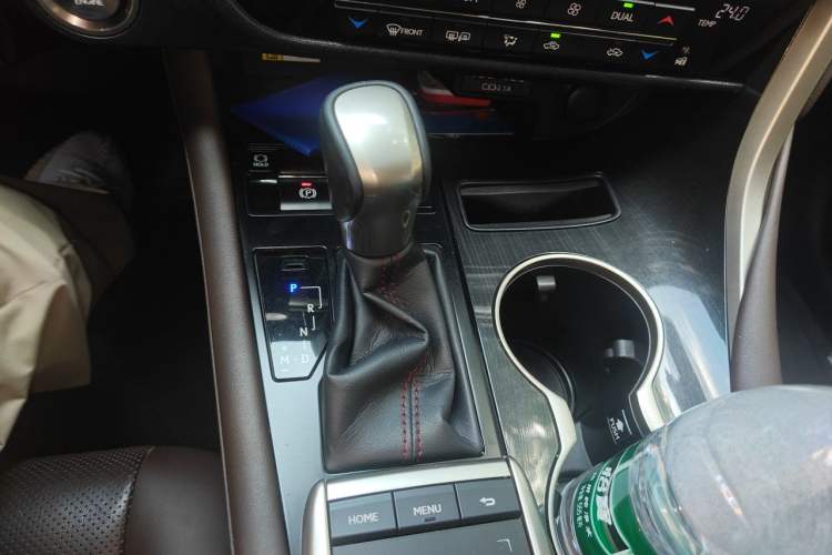Used Lexus RX 2020 300 Two-Wheel Drive Comfort Edition China VI Standard Gear Lever