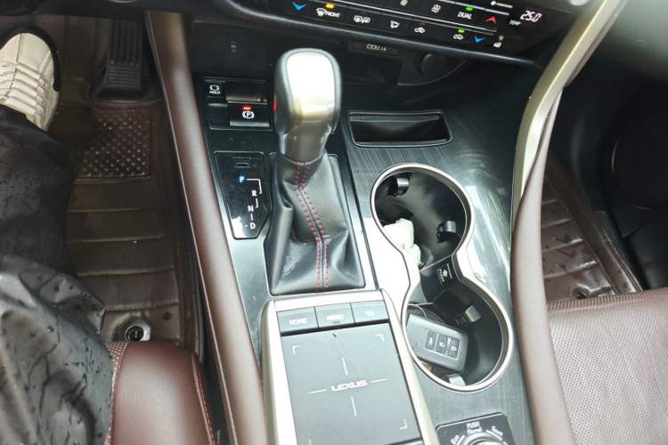 Used Lexus RX 2020 300 4x4 Elegant Edition China V Standard Gear Lever