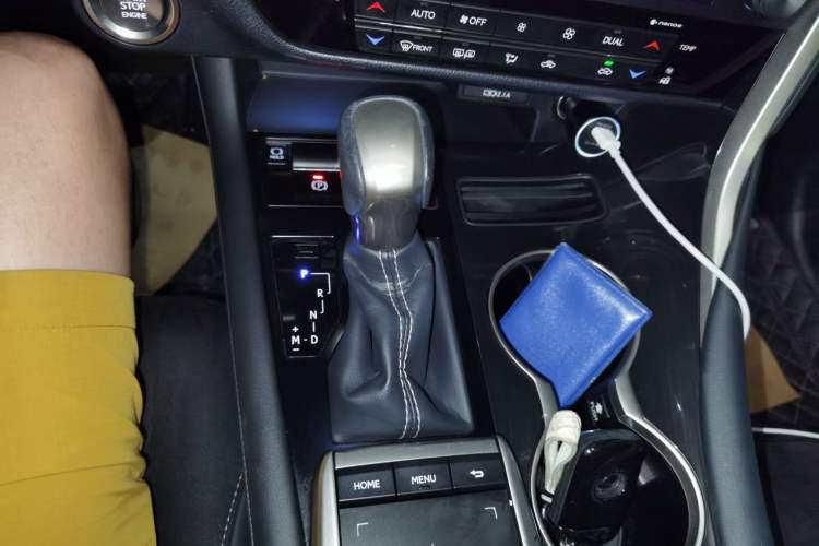 Used Lexus RX 2020 300 Two-Wheel Drive Elite Edition China VI Standard Gear Lever