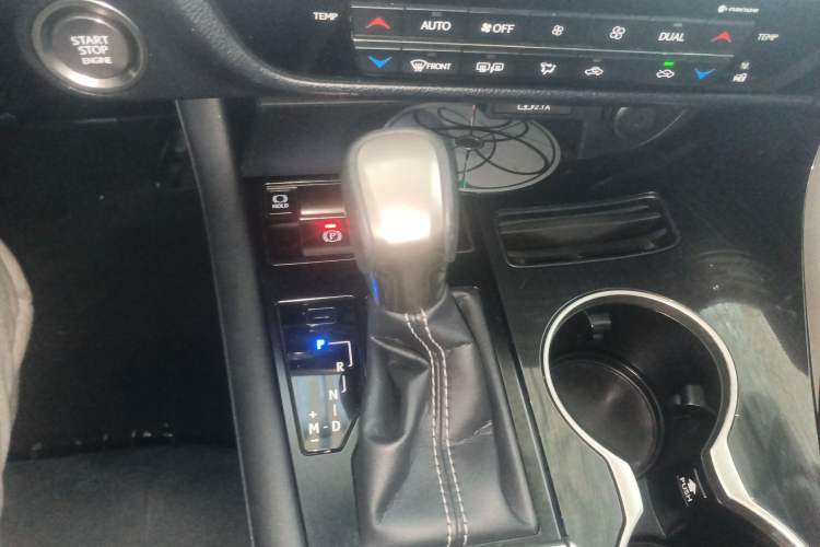 Used Lexus RX 2020 300 Two-Wheel Drive Elite Edition China VI Standard Gear Lever