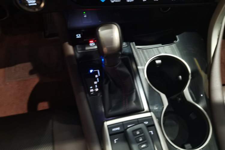 Used Lexus RX 2020 Facelifted 300 4x4 Elegant Edition Gear Lever