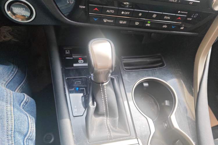 Used Lexus RX 2020 Revised Version 300 Two-Wheel Drive Elite Edition Gear Lever