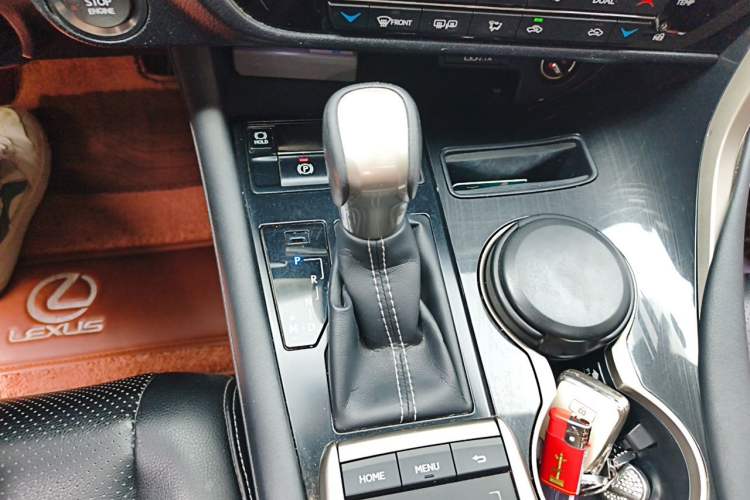 Used Lexus RX 2020 300 Two-Wheel Drive Elite Edition China VI Standard Gear Lever