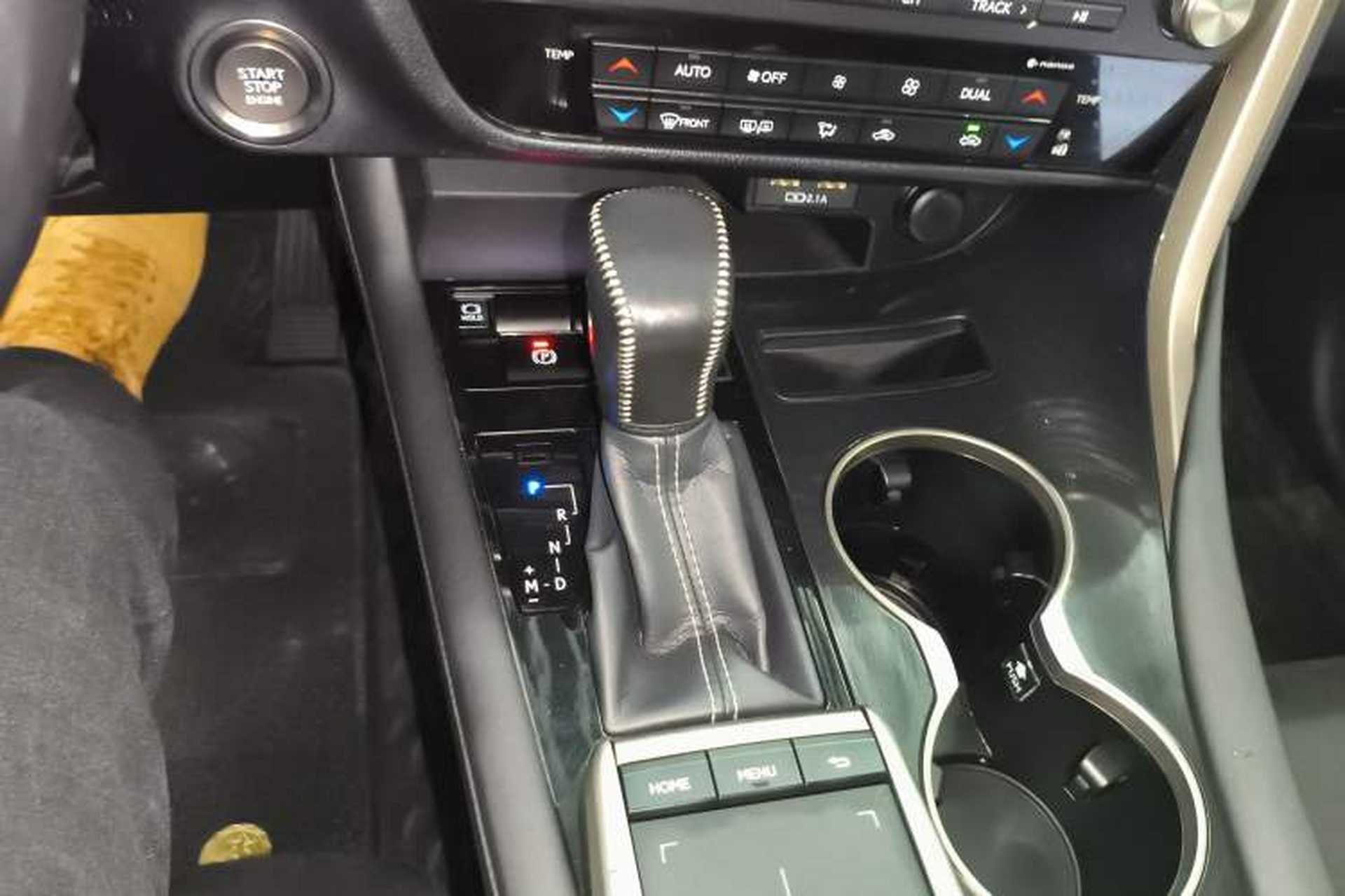 Used Lexus RX 2020 Revised Version 300 Two-Wheel Drive Elite Edition Gear Lever