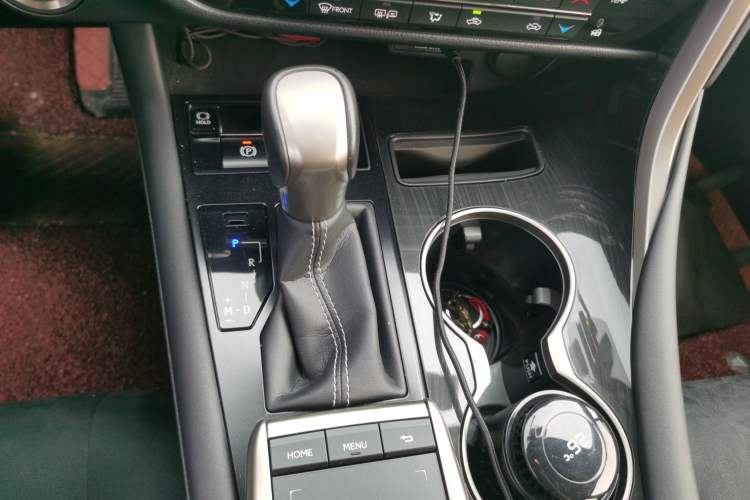 Used Lexus RX 2020 300 Two-Wheel Drive Elite Edition China VI Standard Gear Lever
