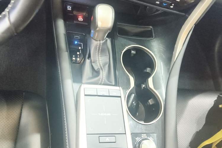 Used Lexus RX 2020 Revised Version 300 Two-Wheel Drive Elite Edition Gear Lever