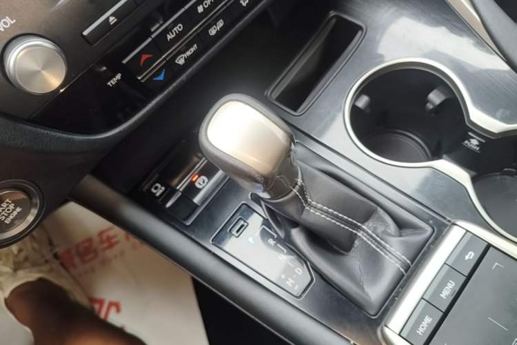 Used Lexus RX 2020 Revised Version 300 Two-Wheel Drive Elite Edition Gear Lever
