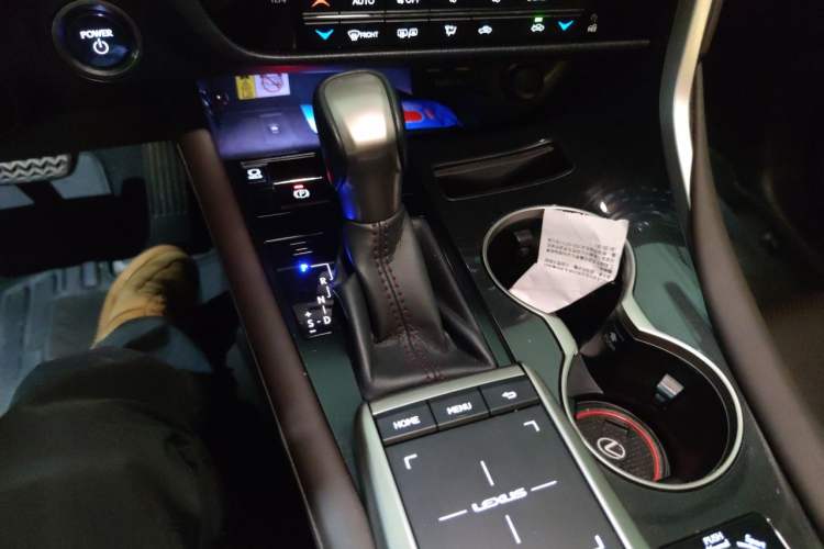 Used Lexus RX 2020 450h Four-Wheel Drive Elegant Edition China VI Standard Gear Lever