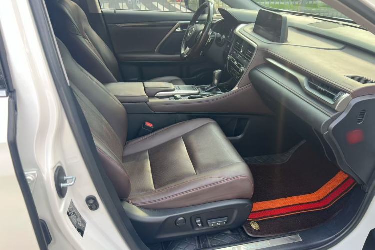 Used Lexus RX 2020 Facelifted 300 4x4 Elegant Edition Interior 4