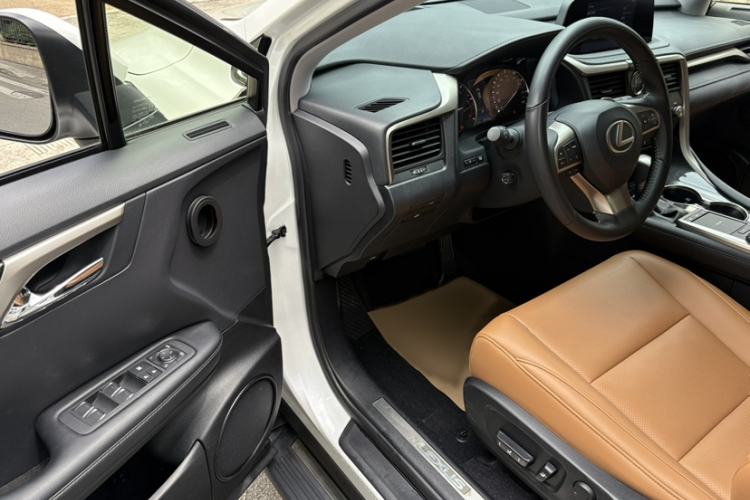Used Lexus RX 2020 Revised Version 300 Two-Wheel Drive Elite Edition Interior 9