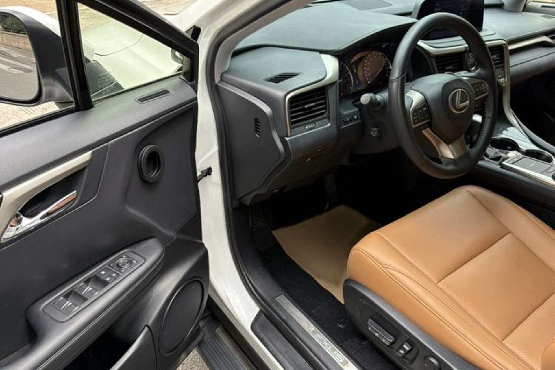 Used Lexus RX 2020 Revised Version 300 Two-Wheel Drive Elite Edition Interior 9