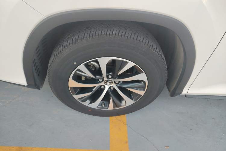 Used Lexus RX 2020 Revised Version 300 Two-Wheel Drive Comfort Edition Left Front Wheel Hub