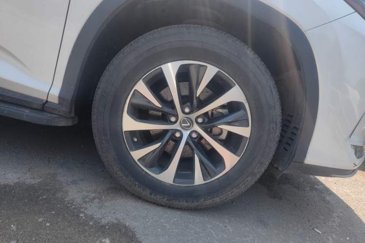 Used Lexus RX 2020 300 Two-Wheel Drive Elite Edition China VI Standard Right Front Wheel Hub