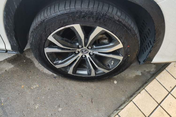 Used Lexus RX 2020 Facelifted 300 4x4 Elegant Edition Right Front Wheel Hub