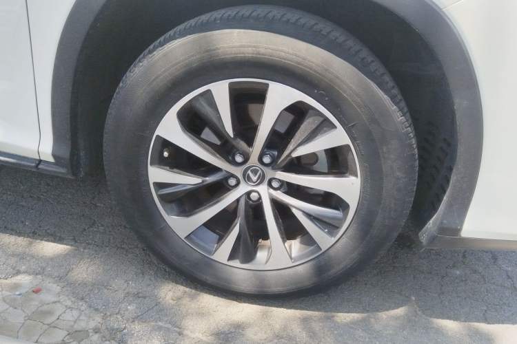 Used Lexus RX 2020 Revised Version 300 Two-Wheel Drive Elite Edition Right Front Wheel Hub