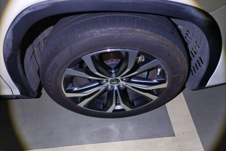 Used Lexus RX 2020 Facelifted 300 4x4 Elegant Edition Right Front Wheel Hub
