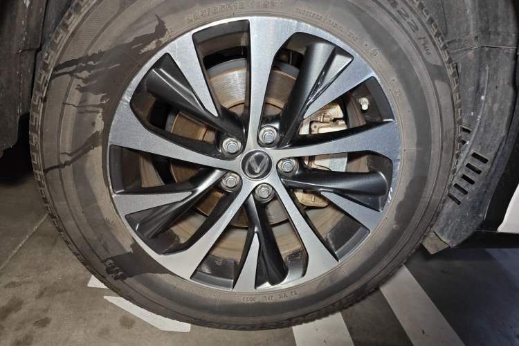 Used Lexus RX 2020 Revised Version 300 Two-Wheel Drive Elite Edition Right Front Wheel Hub