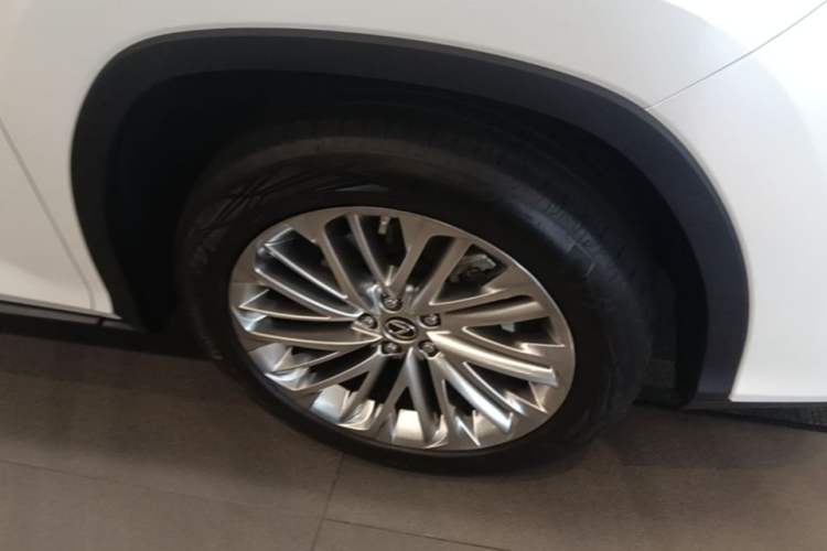 Used Lexus RX 2020 Revised Version 450hL Four-Wheel Drive Elegant Edition 7 Seats Right Front Wheel Hub