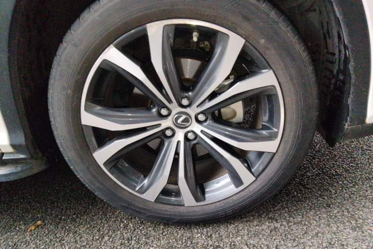Used Lexus RX 2020 Facelifted 300 4x4 Elegant Edition Right Front Wheel Hub