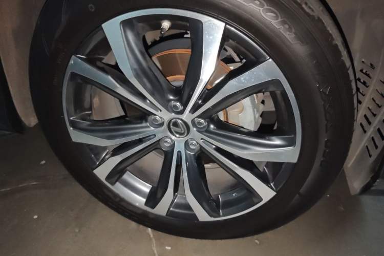 Used Lexus RX 2020 Facelifted 300 4x4 Elegant Edition Right Front Wheel Hub