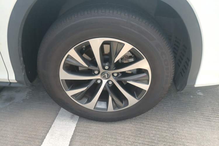 Used Lexus RX 2020 Revised Version 300 Two-Wheel Drive Comfort Edition Right Front Wheel Hub