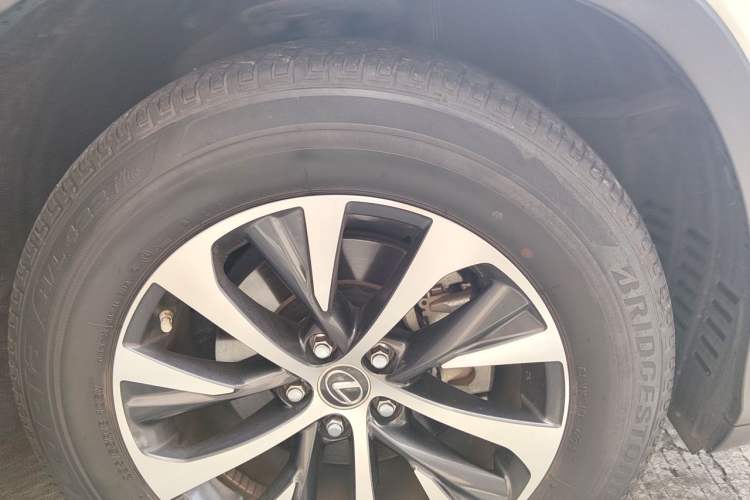 Used Lexus RX 2020 Revised Version 300 Two-Wheel Drive Comfort Edition Right Front Wheel Hub