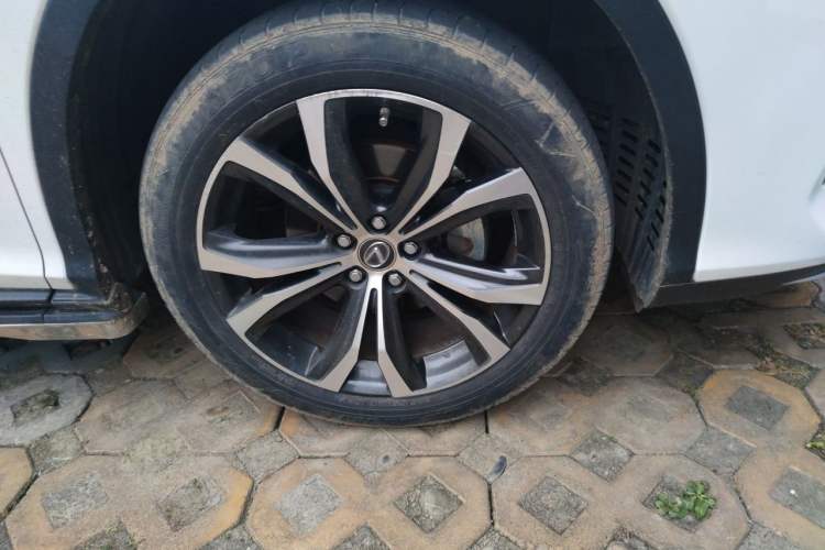 Used Lexus RX 2020 Facelifted 300 4x4 Elegant Edition Right Front Wheel Hub