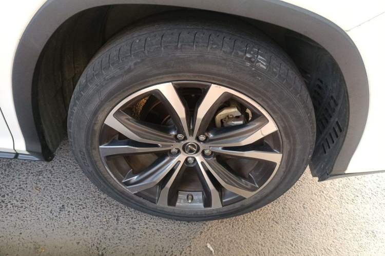 Used Lexus RX 2020 Facelifted 300 4x4 Elegant Edition Right Front Wheel Hub