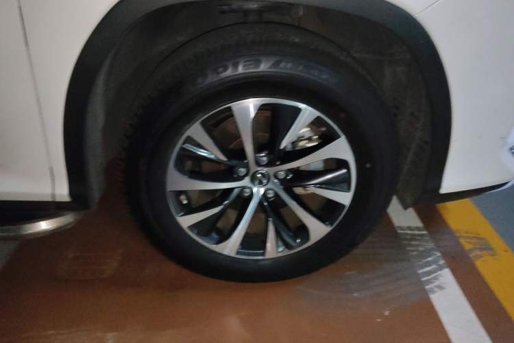 Used Lexus RX 2020 Revised Version 300 Two-Wheel Drive Elite Edition Right Front Wheel Hub