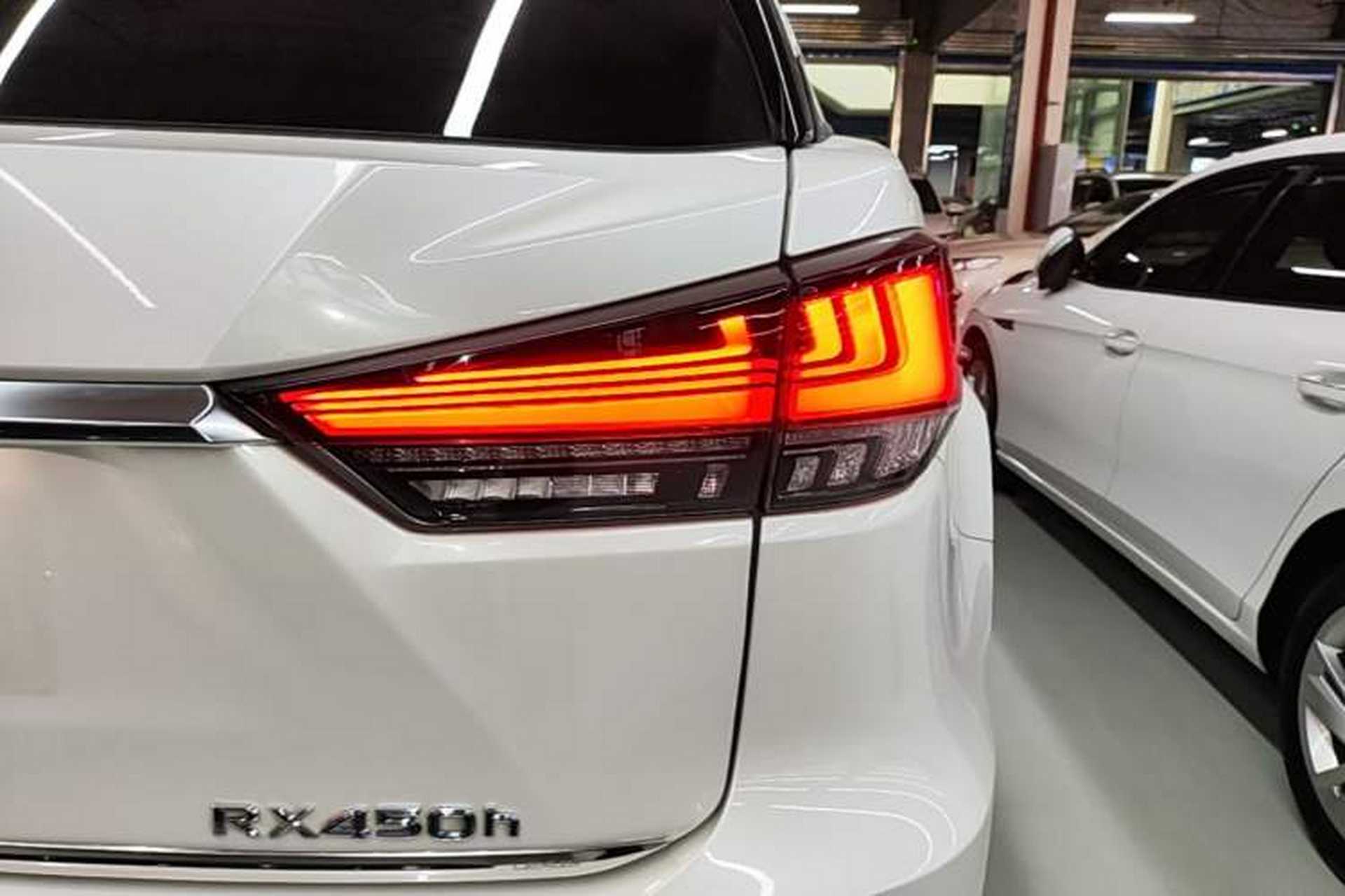 Used Lexus RX 2020 Revised Version 450h Four-Wheel Drive Elegant Edition Right Rear Taillight