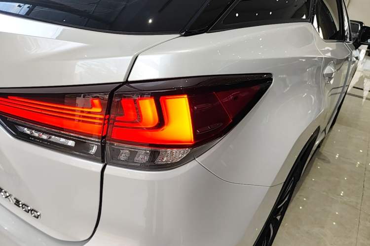 Used Lexus RX 2020 Revised Version 300 Two-Wheel Drive Comfort Edition Right Rear Taillight