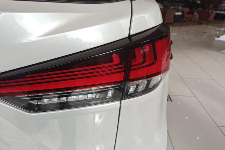 Used Lexus RX 2020 300 Two-Wheel Drive Elite Edition China VI Standard Right Rear Taillight
