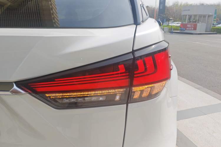 Used Lexus RX 2020 Revised Version 300 Two-Wheel Drive Elite Edition Right Rear Taillight