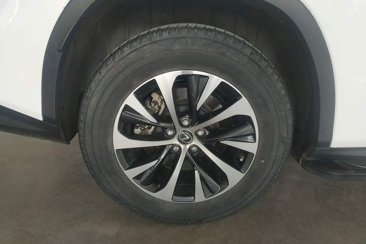 Used Lexus RX 2020 Revised Version 300 Two-Wheel Drive Comfort Edition Right Rear Wheel Hub