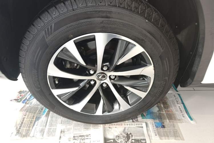 Used Lexus RX 2020 300 Two-Wheel Drive Elite Edition China VI Standard Right Rear Wheel Hub