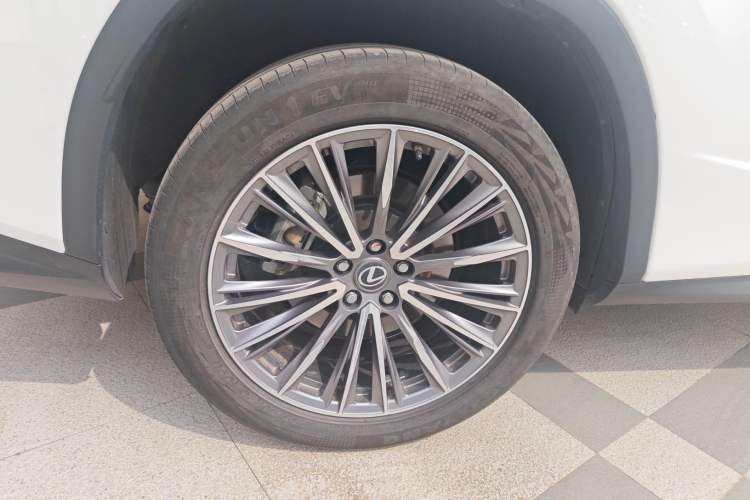 Used Lexus RX 2020 Revised Version 300 Two-Wheel Drive Elite Edition Right Rear Wheel Hub