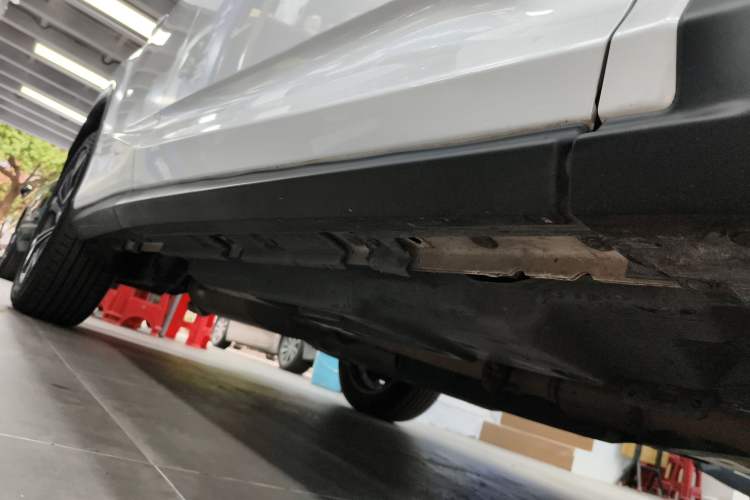 Used Lexus RX 2020 Facelifted 300 4x4 Elegant Edition Right Side Sill