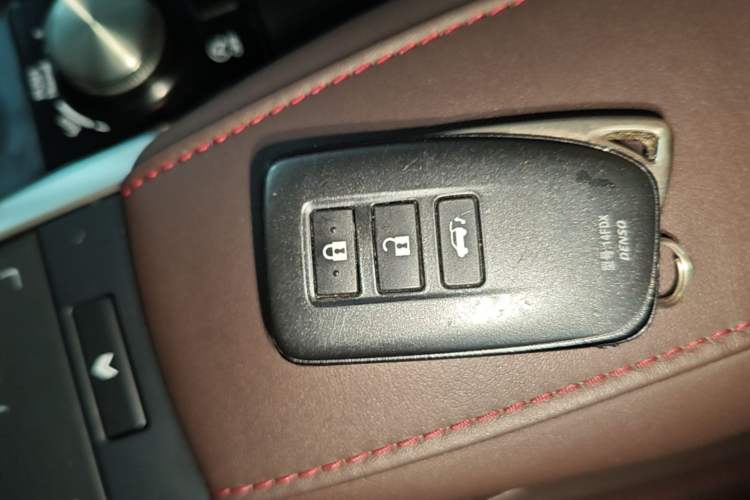 Used Lexus RX 2020 Facelifted 300 4x4 Elegant Edition Vehicle Key