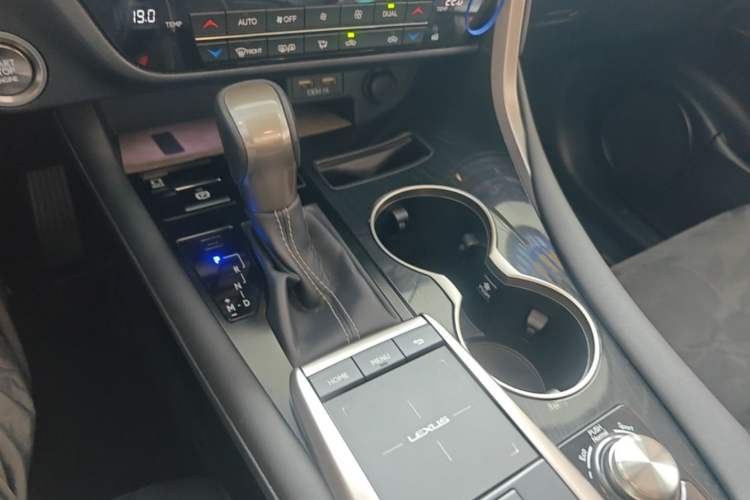 Used Lexus RX 2020 Revised Version 300 Two-Wheel Drive Elite Edition Gear Lever
