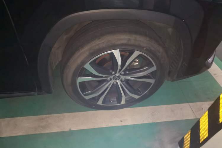Used Lexus RX 2021 300 Four-Wheel Drive Special Edition Right Front Wheel Hub