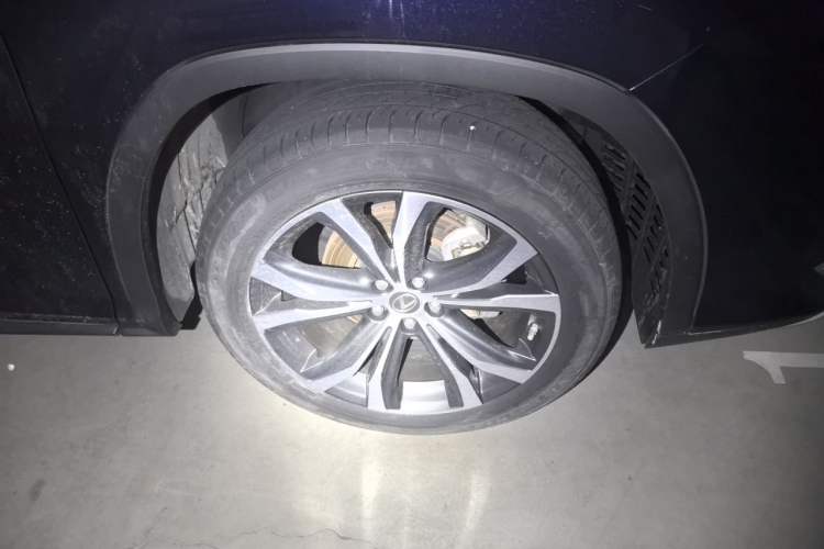 Used Lexus RX 2021 300 4x4 F SPORT Right Front Wheel Hub