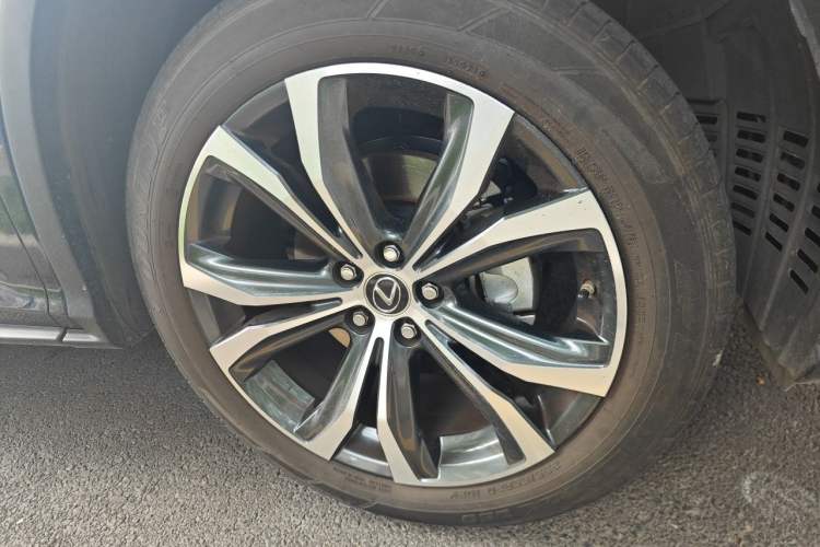 Used Lexus RX 2021 300 Four-Wheel Drive Special Edition Right Front Wheel Hub
