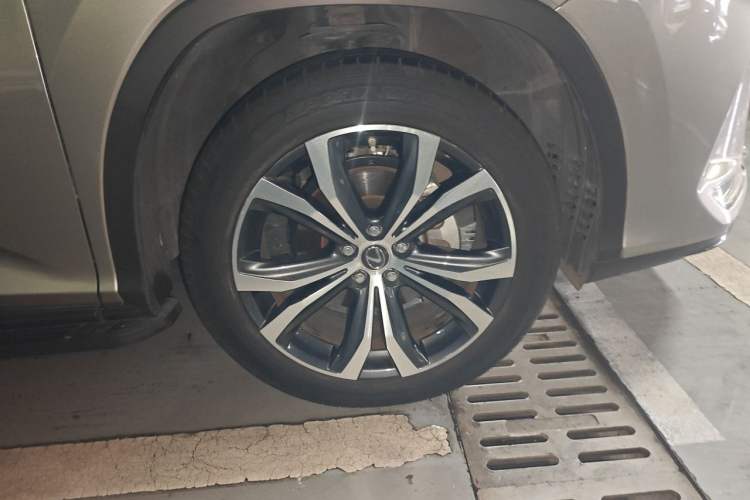 Used Lexus RX 2021 300 Four-Wheel Drive Special Edition Right Front Wheel Hub